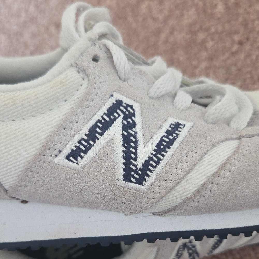 New Balance Women 5.5' Cream and Black Sneakers - Picture 13 of 13